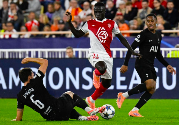 多多策略 超级门将一战封神: 8次神扑, 英超豪强5场仅1胜, 9亿豪阵也没用